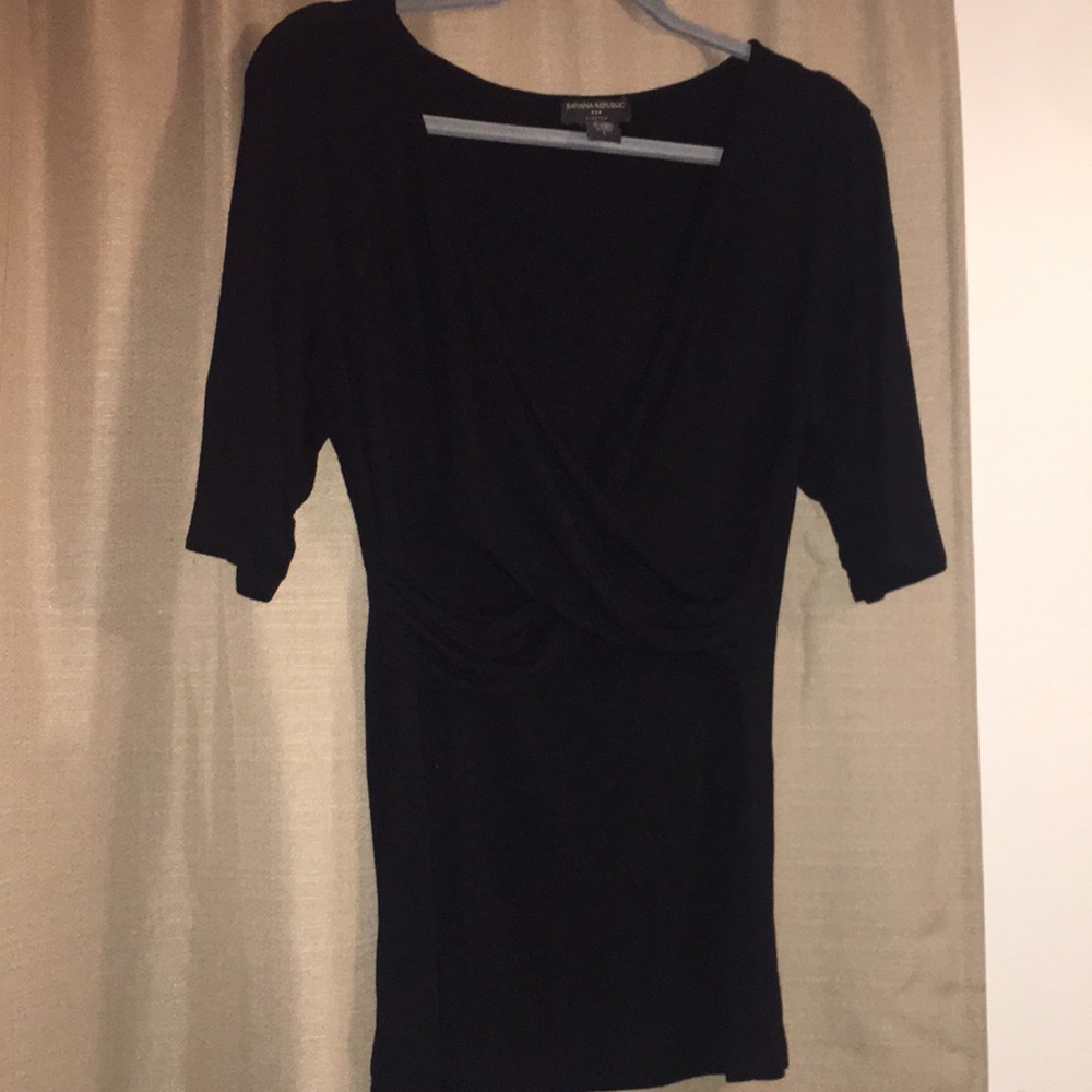 Banana Republic low cut shirt size L